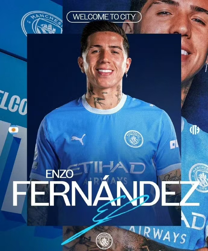 Viime hetkellä Enzo pukee Manchester Cityn pelipaidan ylleen.